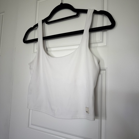 vuori women’s daily crop in white (no pads) - Picture 11 of 14